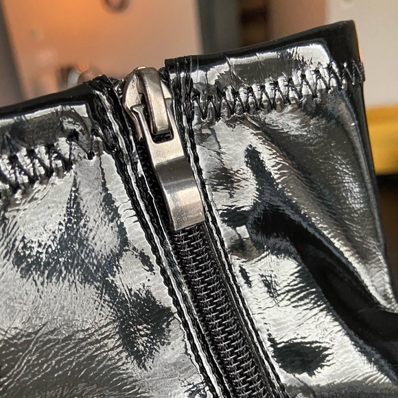 LE CHÂTEAU | Faux leather ankle boots - Picture 9 of 12